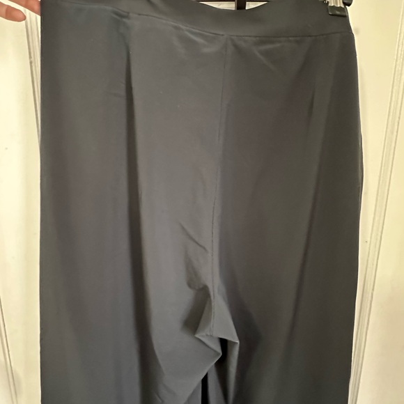 Wide leg Columbia capris - Picture 5 of 5